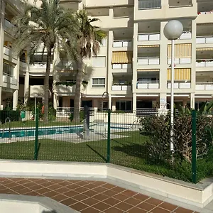 apartamento-entero-en-la-carihuela-a-50-m-de-la-playa.hotelsinnerja.org/